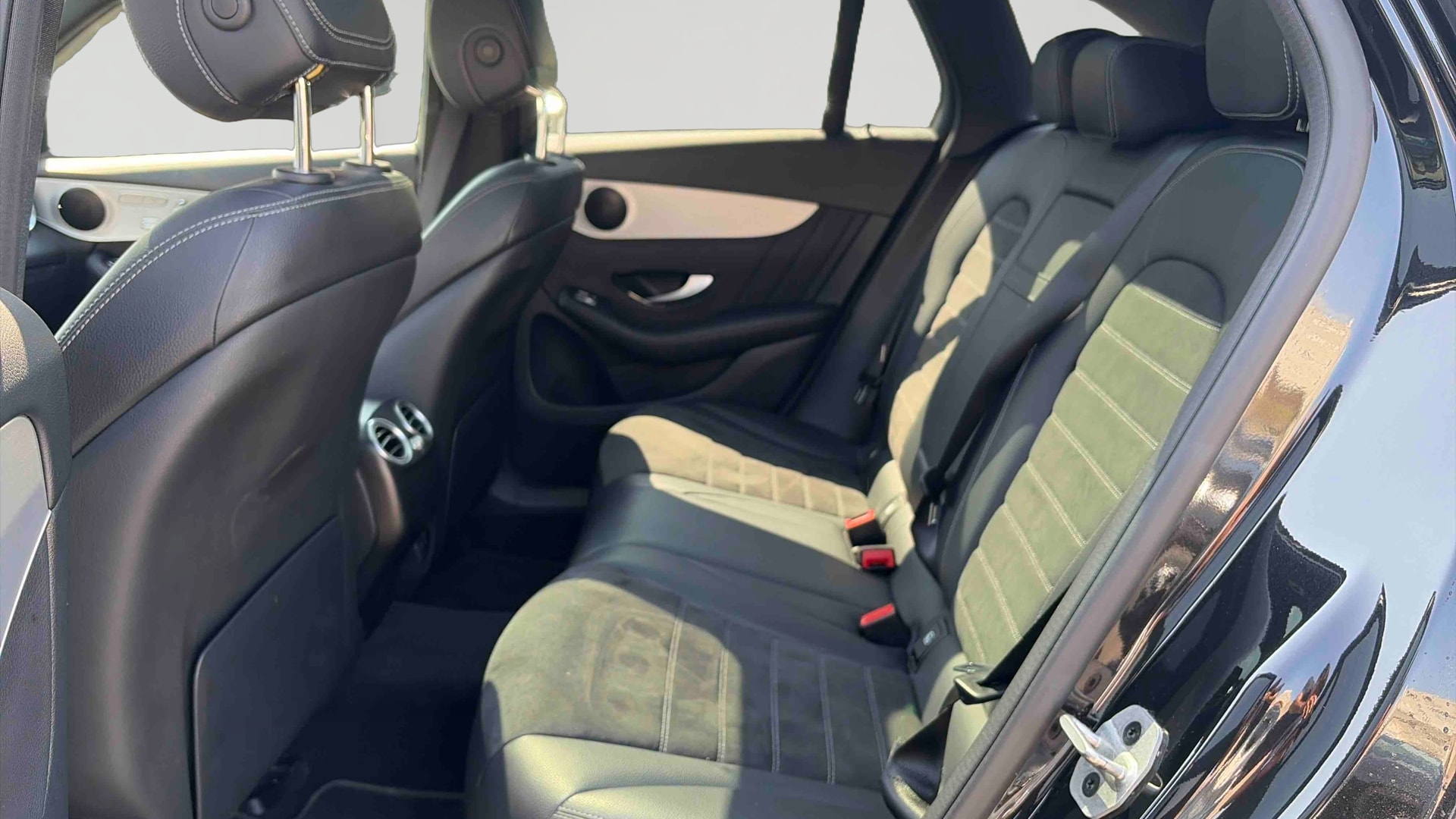 Mercedes-Benz GLC 300 e 9G-Tronic 4Matic AMG Line — Siège arrière gauche