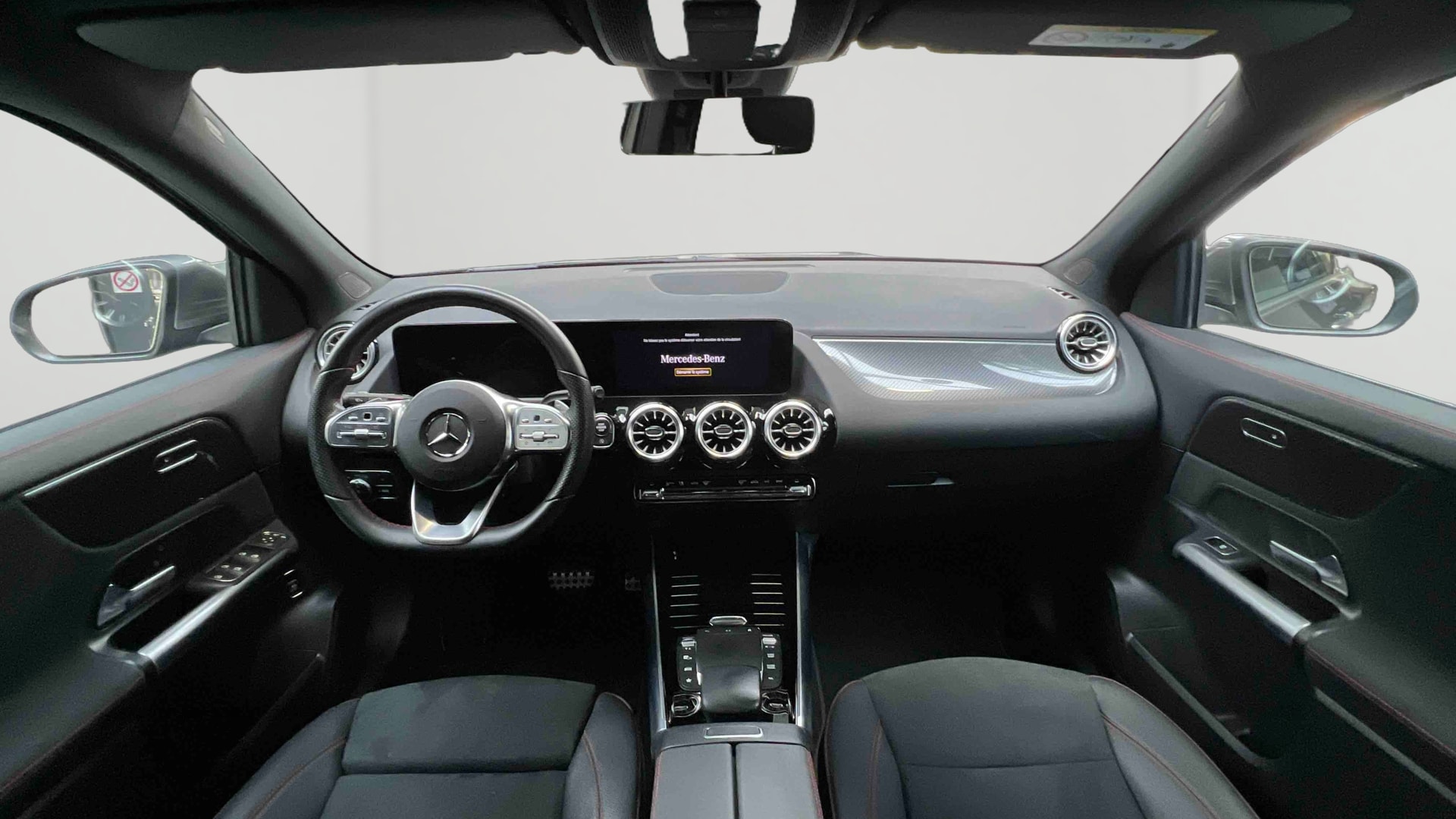 Mercedes-Benz GLA 200 7G-DCT AMG Line — Planche de bord