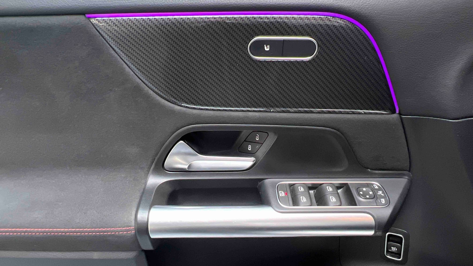 Mercedes-Benz GLA 200 7G-DCT AMG Line — photo 17
