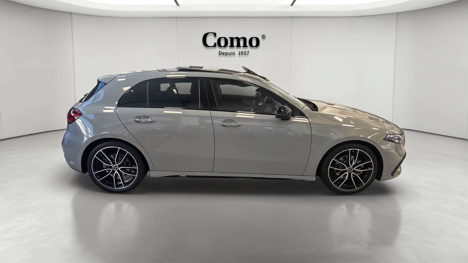 Mercedes-Benz Classe A 200 AMG Exclusive Design — Profil droit
