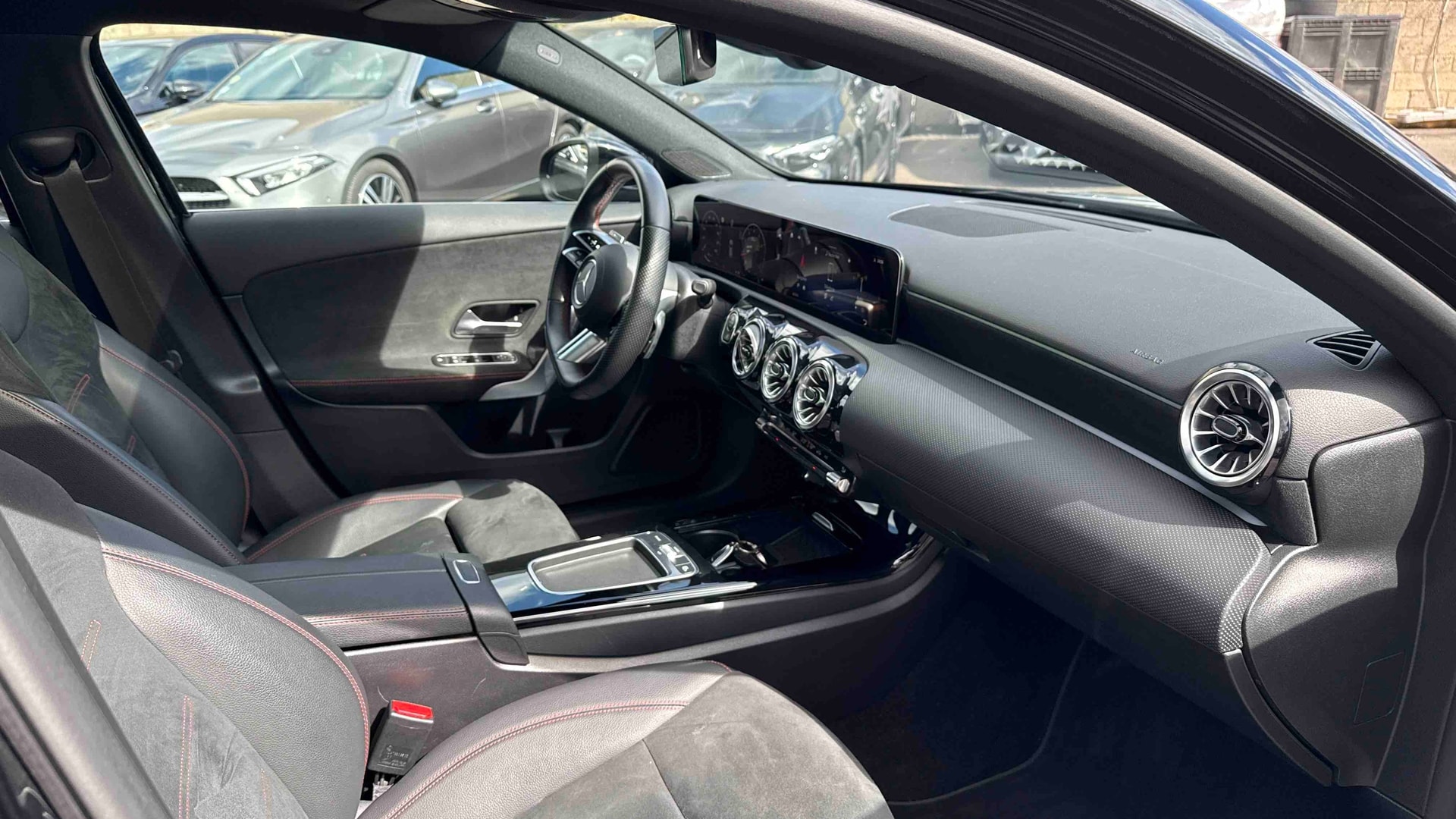 Mercedes-Benz Classe A 180 AMG Line — photo 22