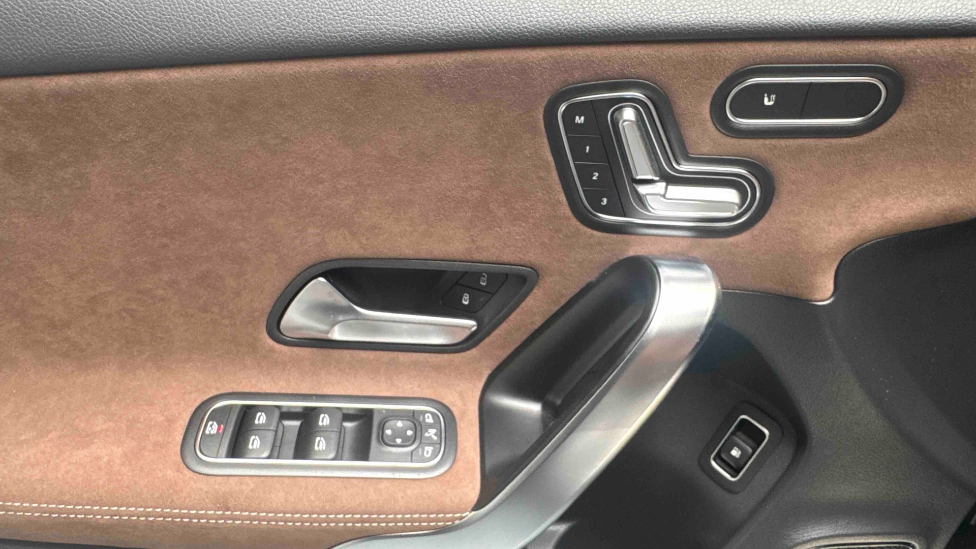 Mercedes-Benz Classe A 250 e Hybrid EQ AMG Line — photo 23