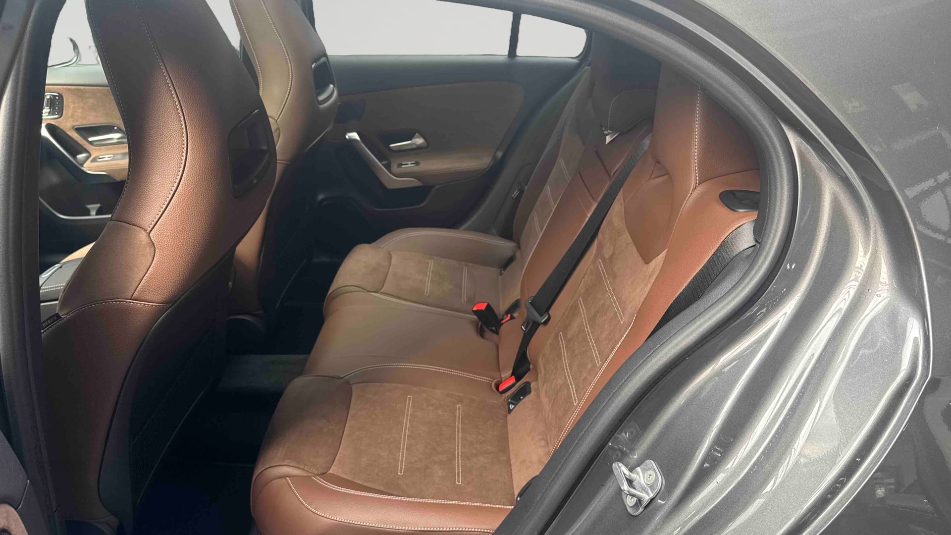 Mercedes-Benz Classe A 250 e Hybrid EQ AMG Line — Siège arrière gauche