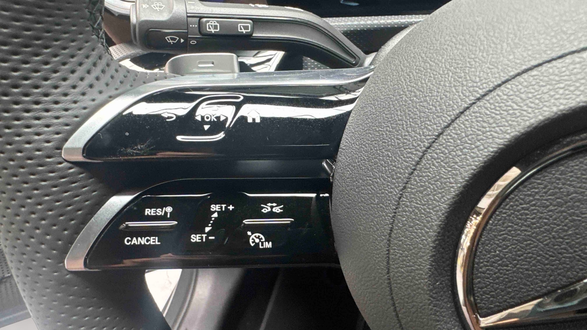 Mercedes-Benz Classe A 250 e Hybrid EQ AMG Line — photo 18