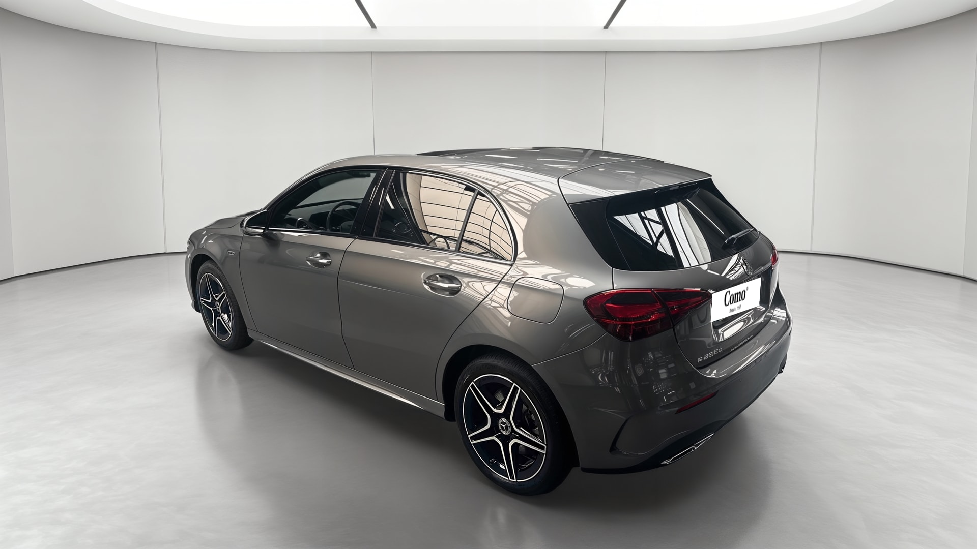 Mercedes-Benz Classe A 250 e Hybrid EQ AMG Line — 3/4 arrière gauche