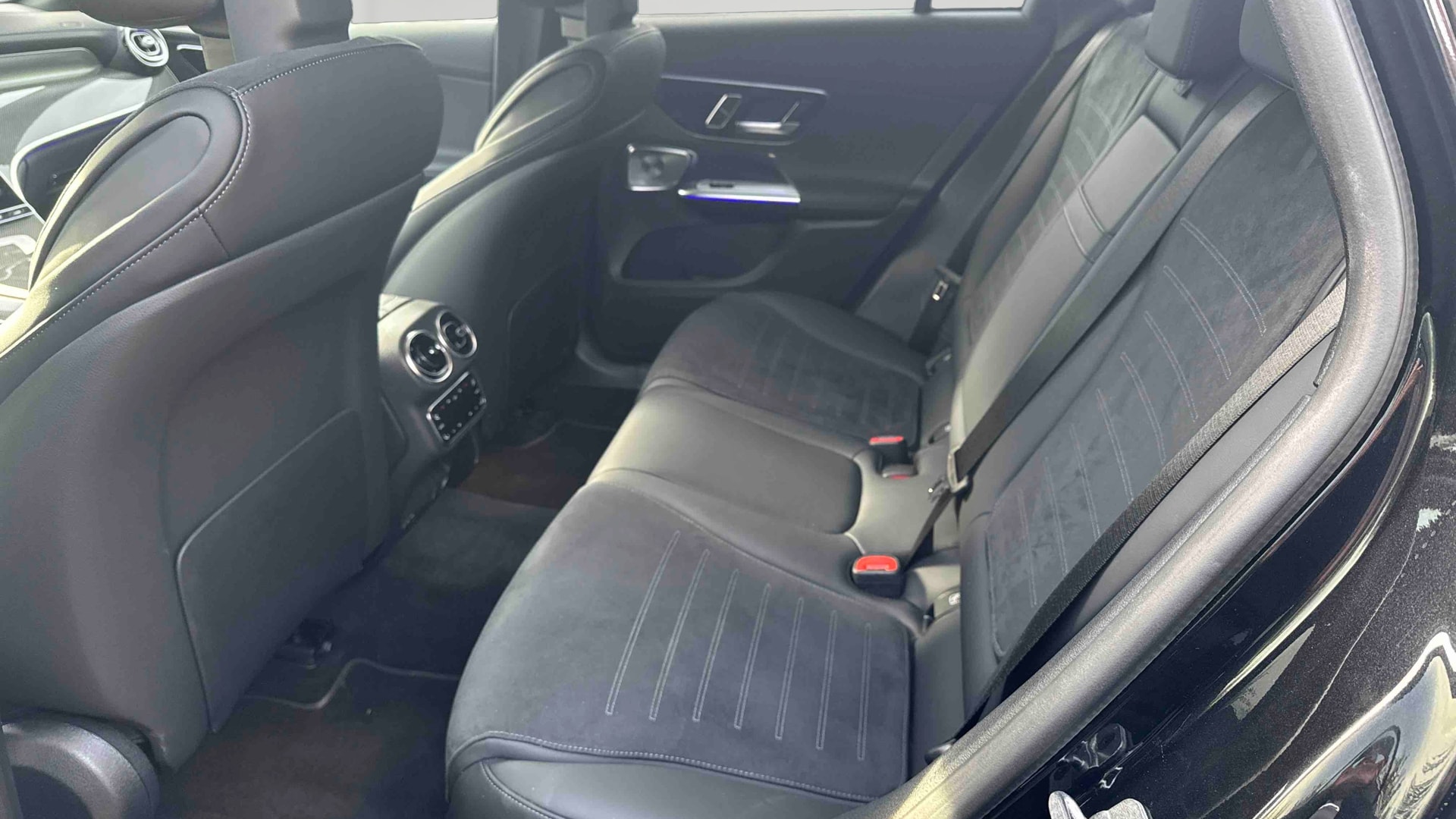 Mercedes-Benz GLC 300 e Hybrid EQ 9G-Tronic 4Matic AMG Line + — Siège arrière gauche