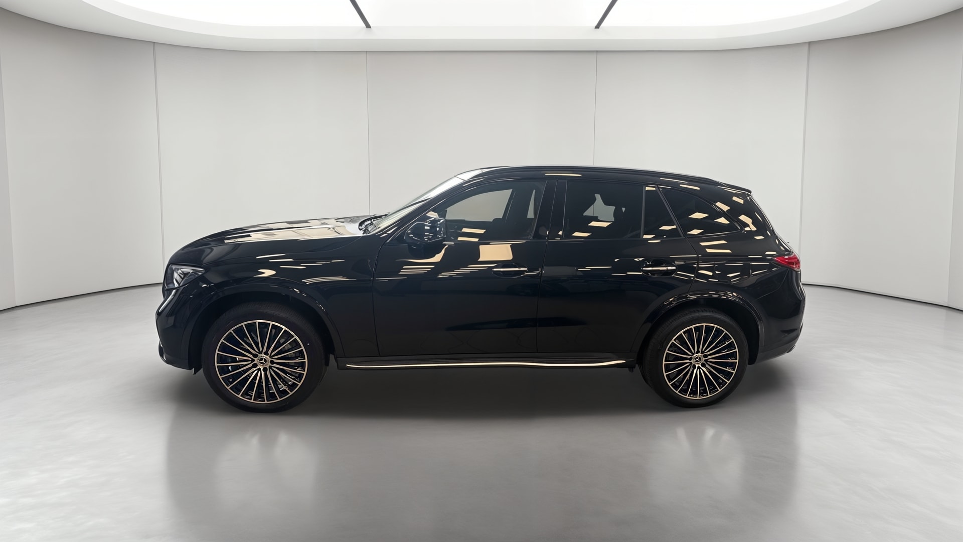 Mercedes-Benz GLC 300 e Hybrid EQ 9G-Tronic 4Matic AMG Line + — Profil gauche