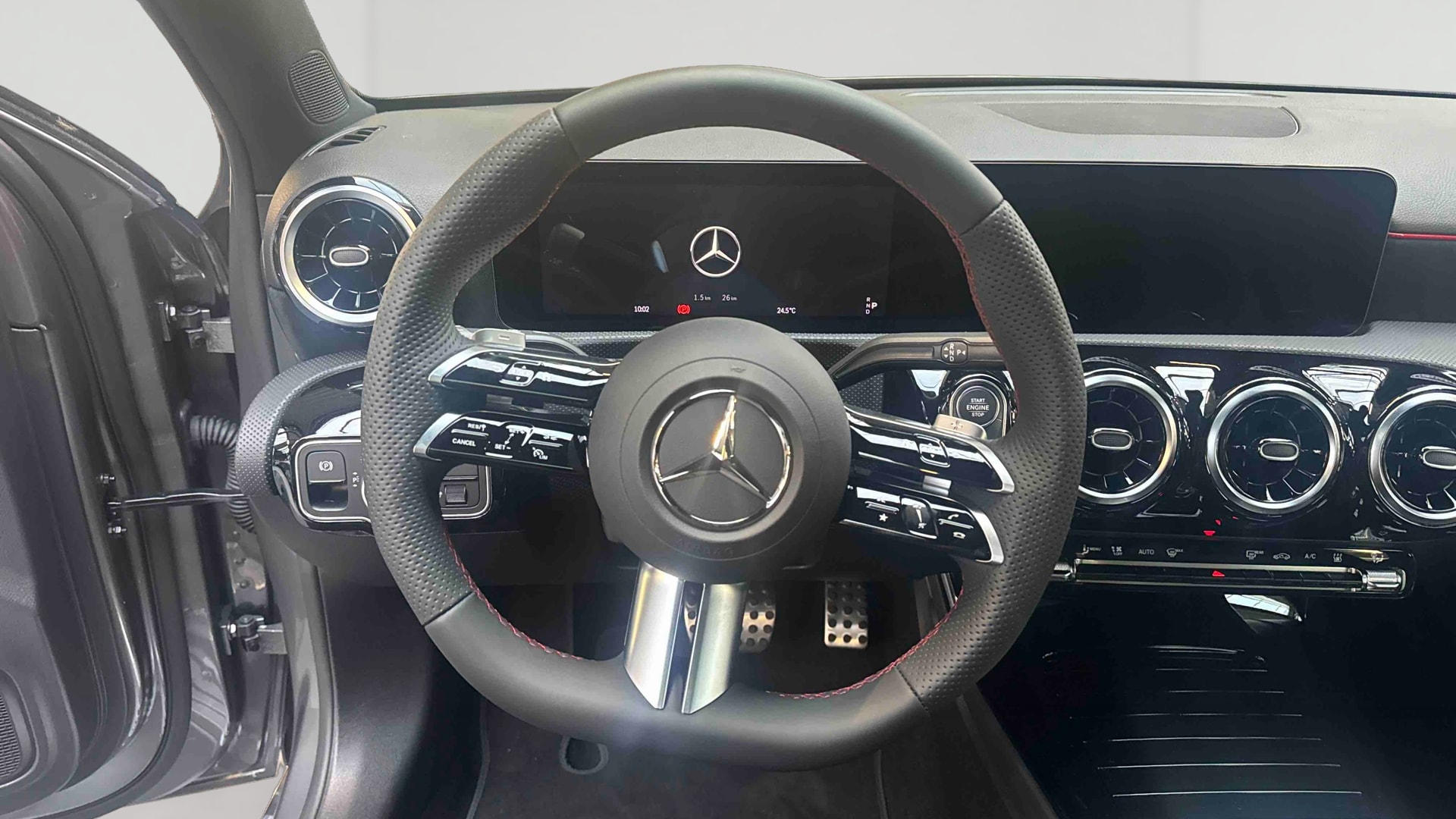 Mercedes-Benz Classe A 250 e Hybrid EQ Edition 140 — Poste de pilotage