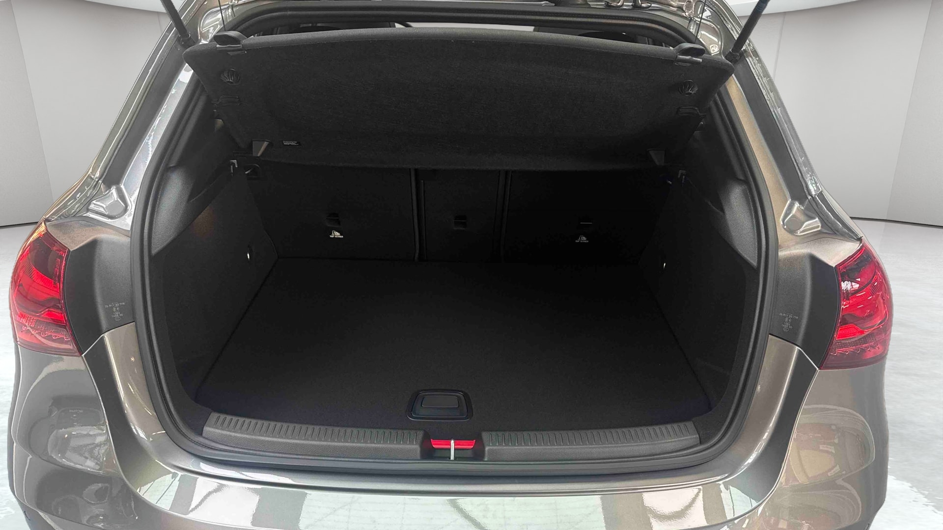 Mercedes-Benz Classe A 250 e Hybrid EQ Edition 140 — Coffre