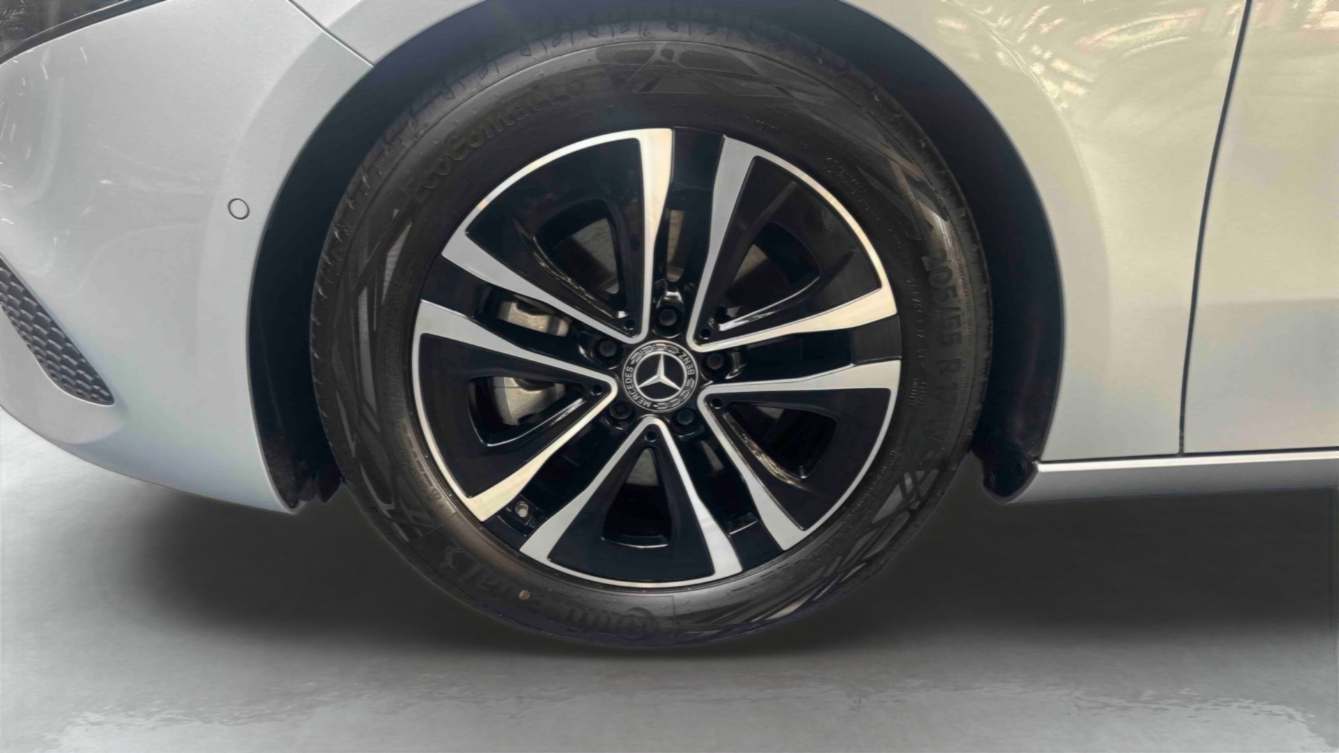 Mercedes-Benz Classe A 180 Business Line — Pneu avant gauche