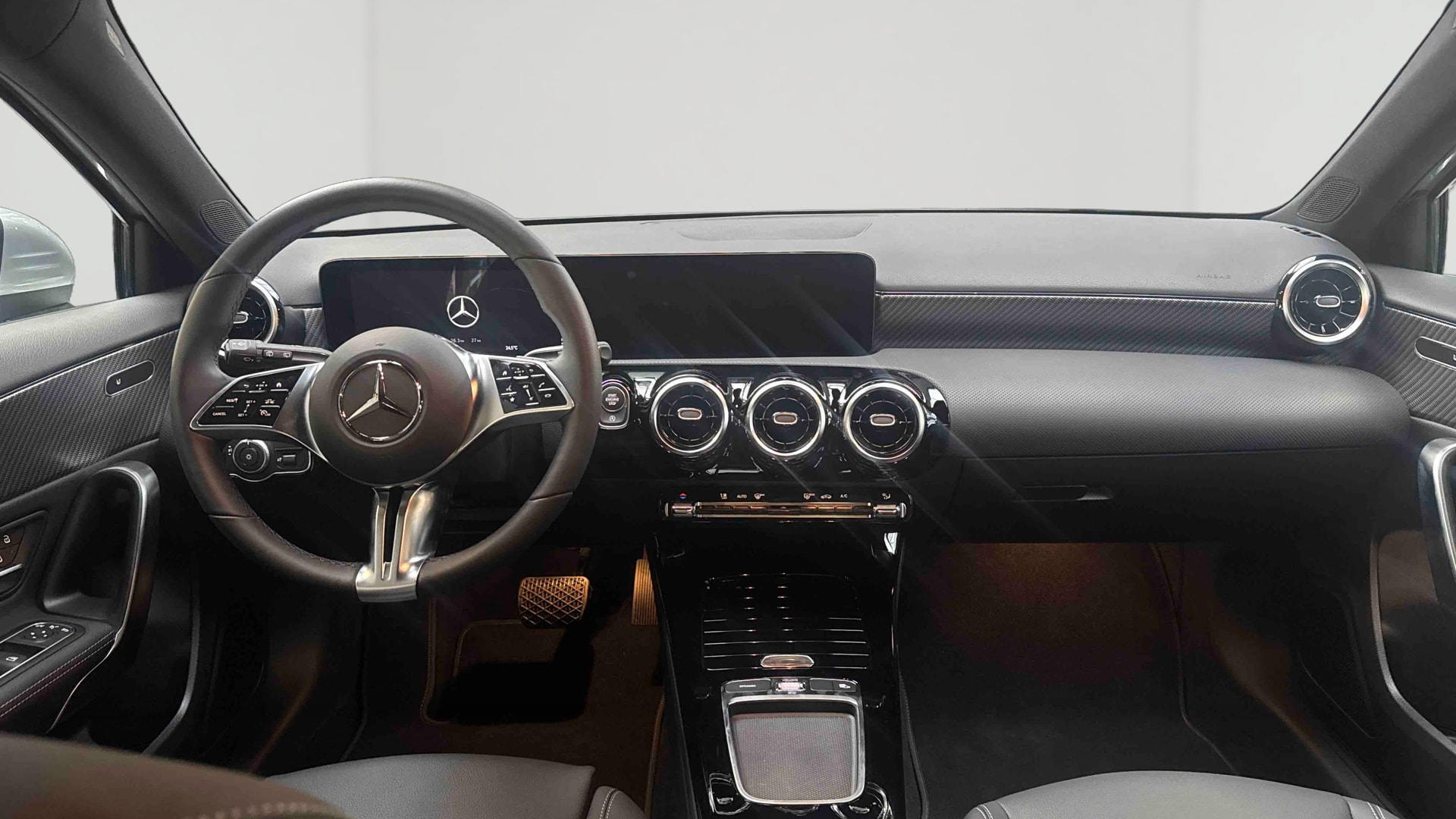 Mercedes-Benz Classe A 180 Business Line — Planche de bord