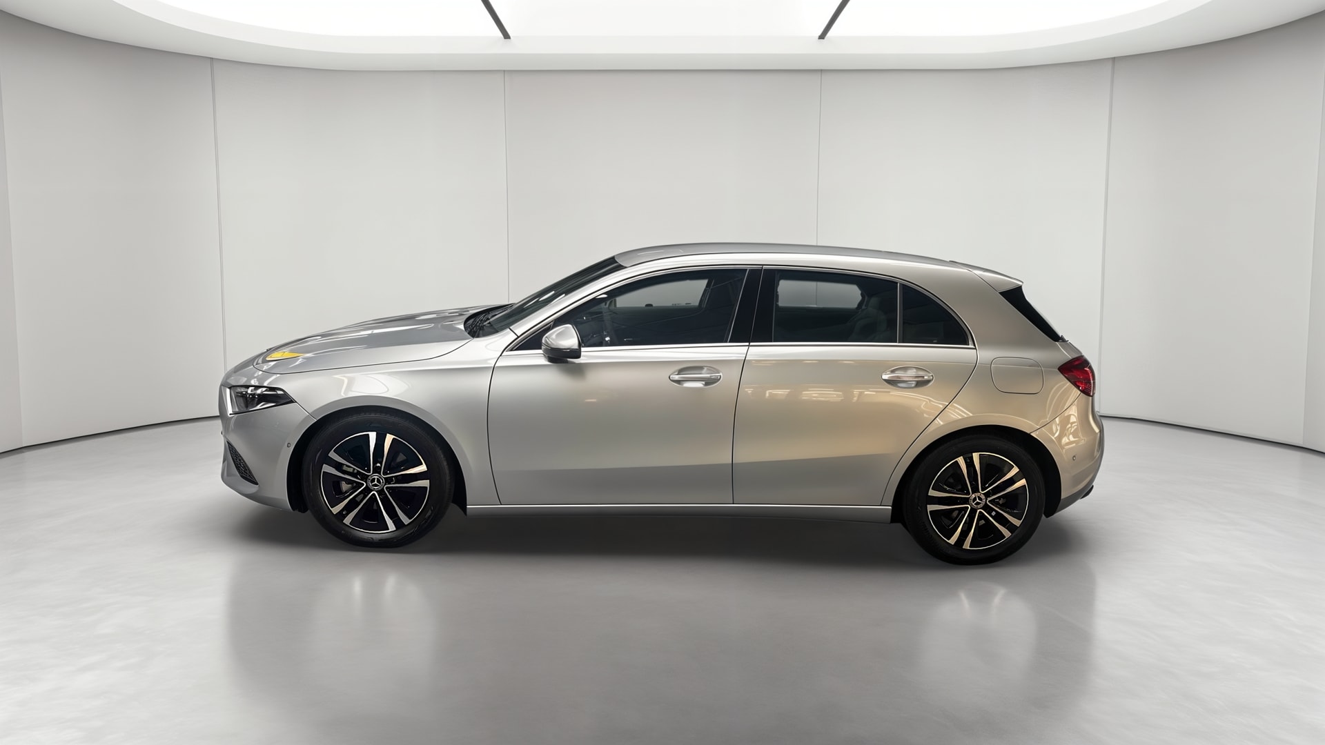 Mercedes-Benz Classe A 180 Business Line — Profil gauche