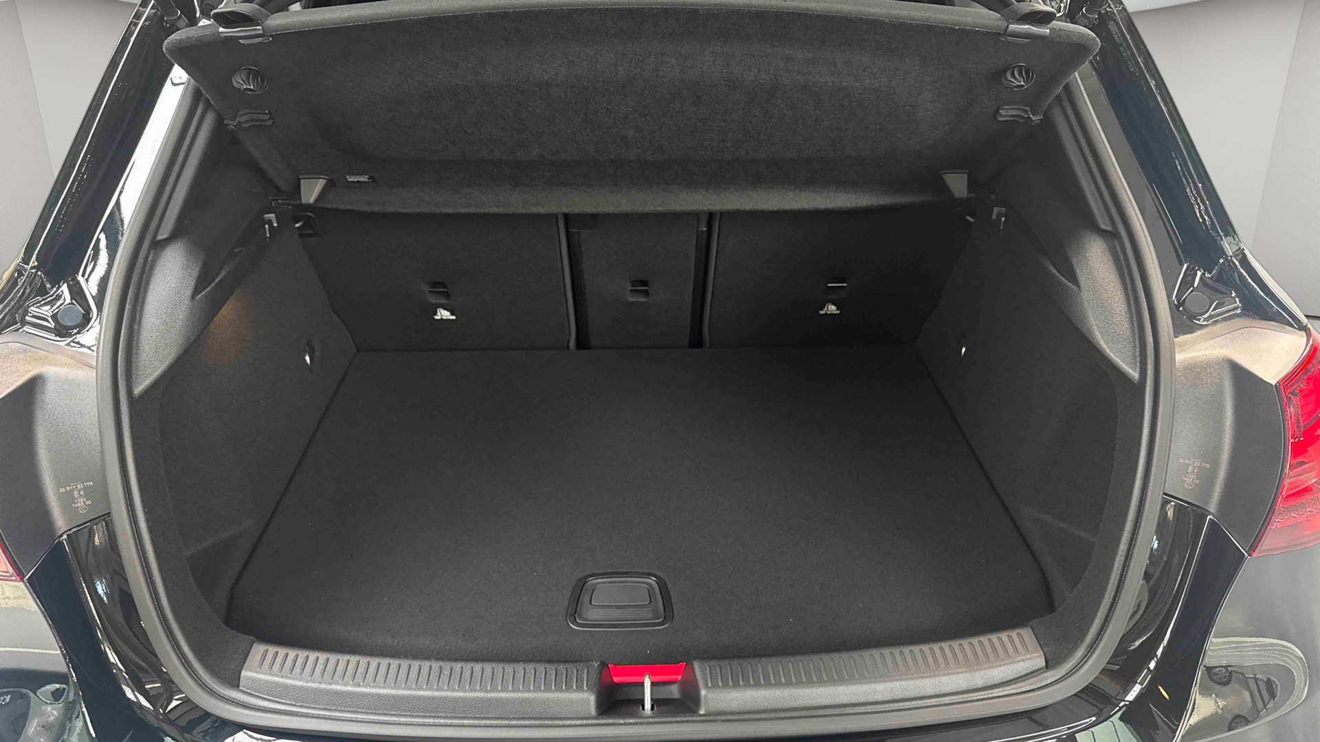 Mercedes-Benz Classe A 250 e Hybrid EQ Edition 140 — Coffre