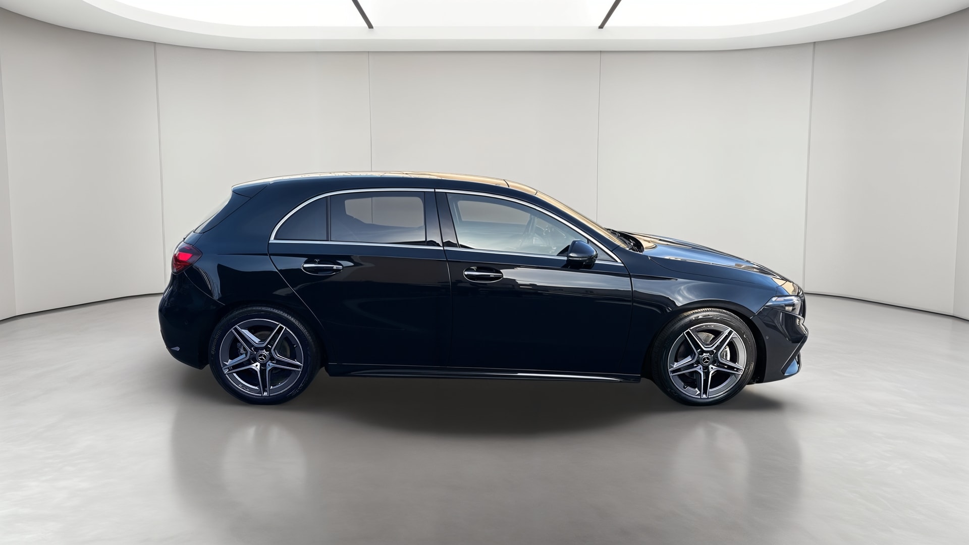 Mercedes-Benz Classe A 200 d AMG Line — Profil droit