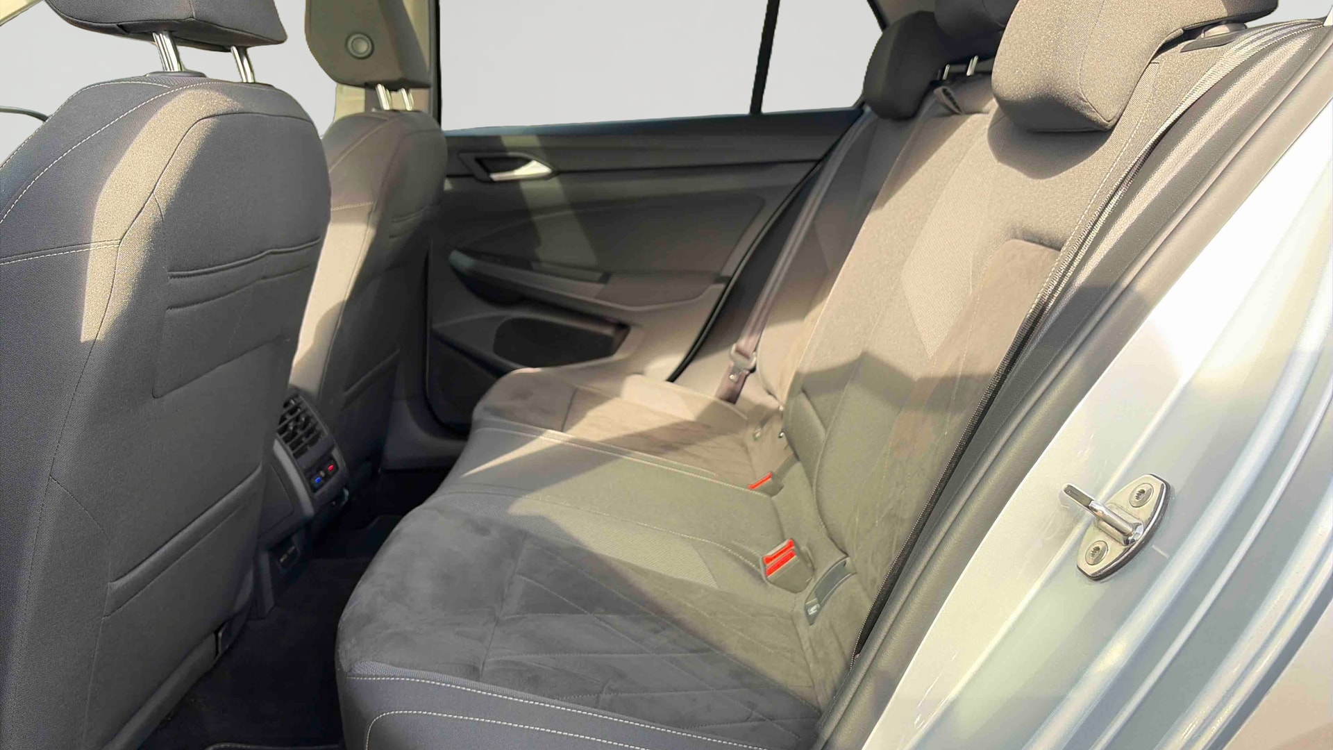 Volkswagen Golf 1.5 eTSI OPF 150 DSG7 Style 1st — Siège arrière gauche