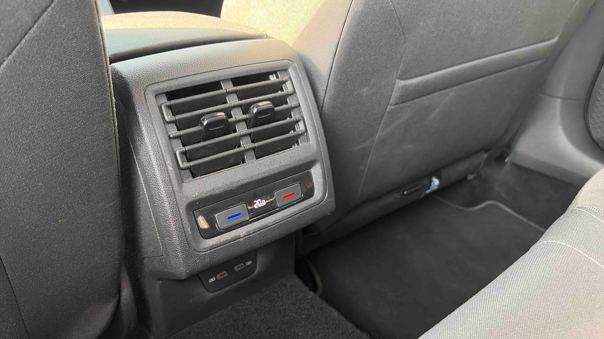 Volkswagen Golf 1.5 eTSI OPF 150 DSG7 Style 1st — photo 23
