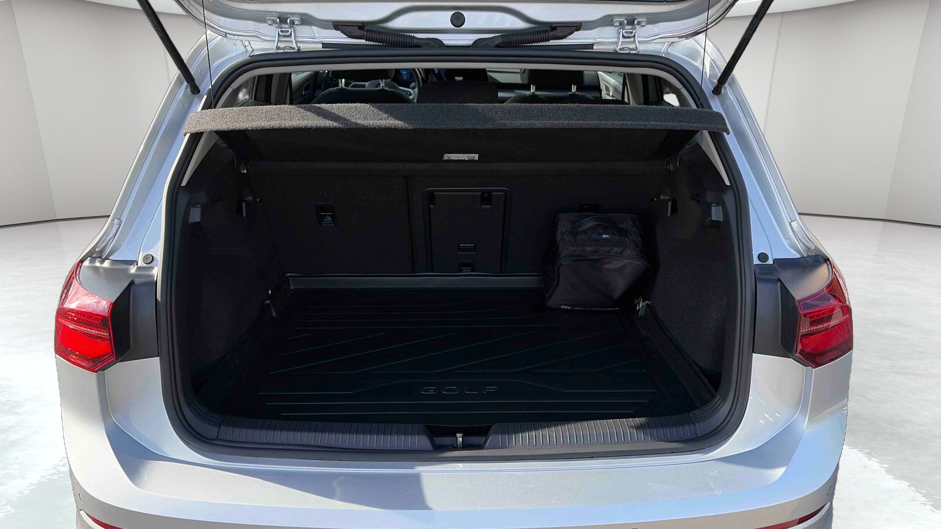 Volkswagen Golf 1.5 eTSI OPF 150 DSG7 Style 1st — Coffre
