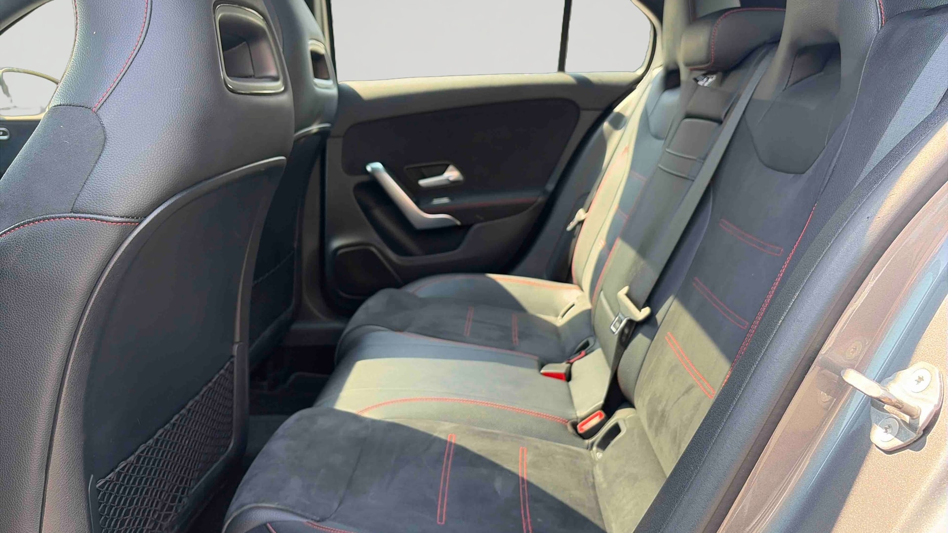 Mercedes-Benz Classe A 200 7G-DCT AMG Line — Siège arrière gauche