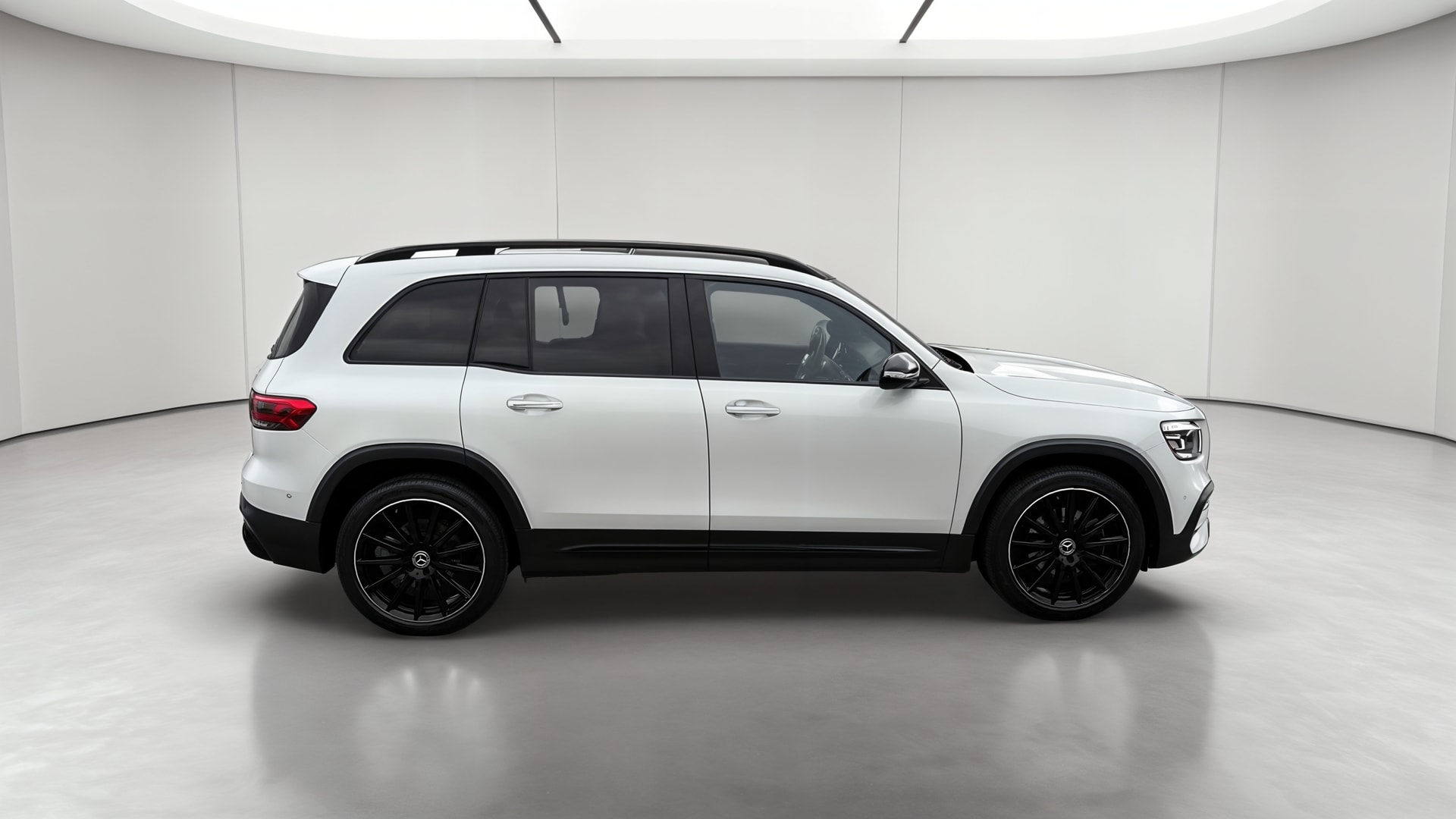 Mercedes-Benz GLB 200 d 8G-DCT AMG Line — Profil droit