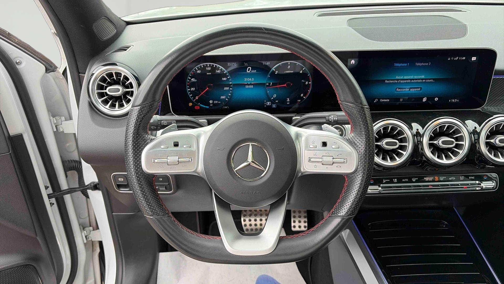 Mercedes-Benz GLB 200 d 8G-DCT AMG Line — Poste de pilotage