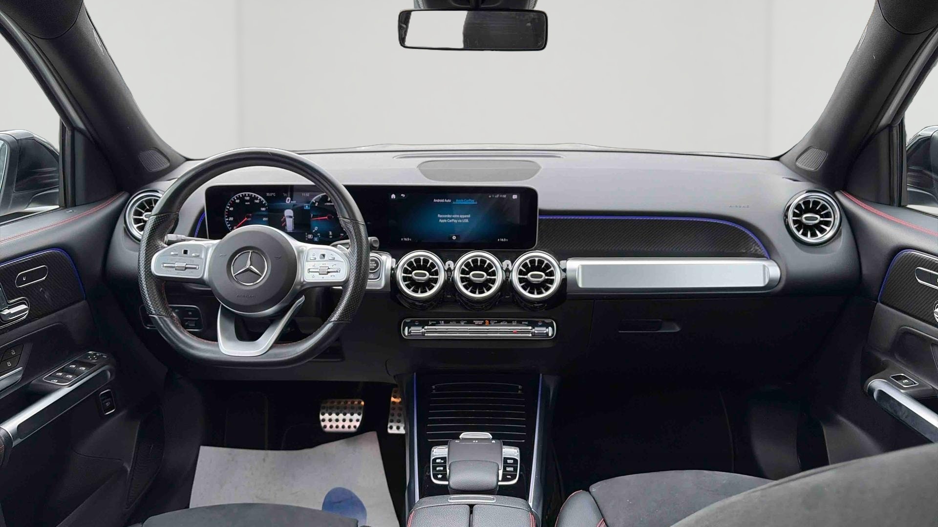 Mercedes-Benz GLB 200 d 8G-DCT AMG Line — Planche de bord