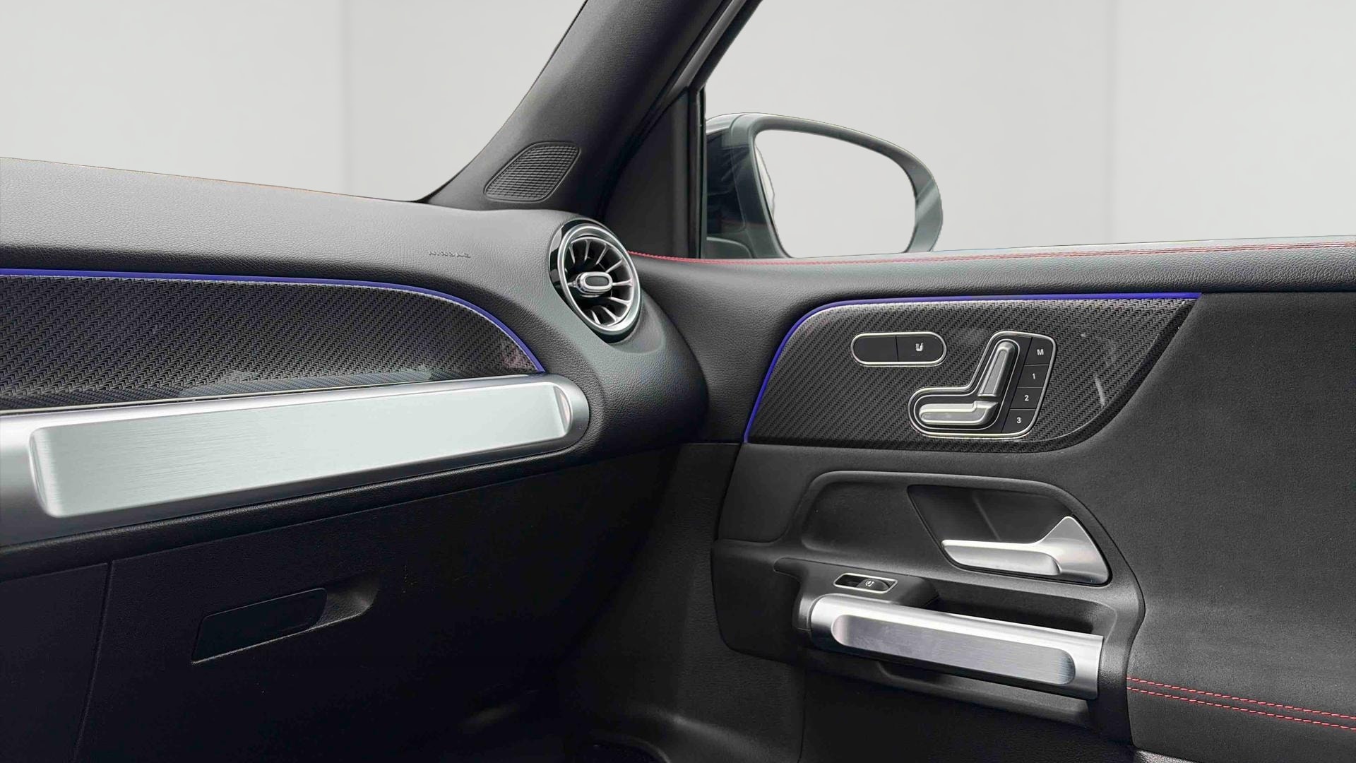 Mercedes-Benz GLB 200 d 8G-DCT AMG Line — photo 17