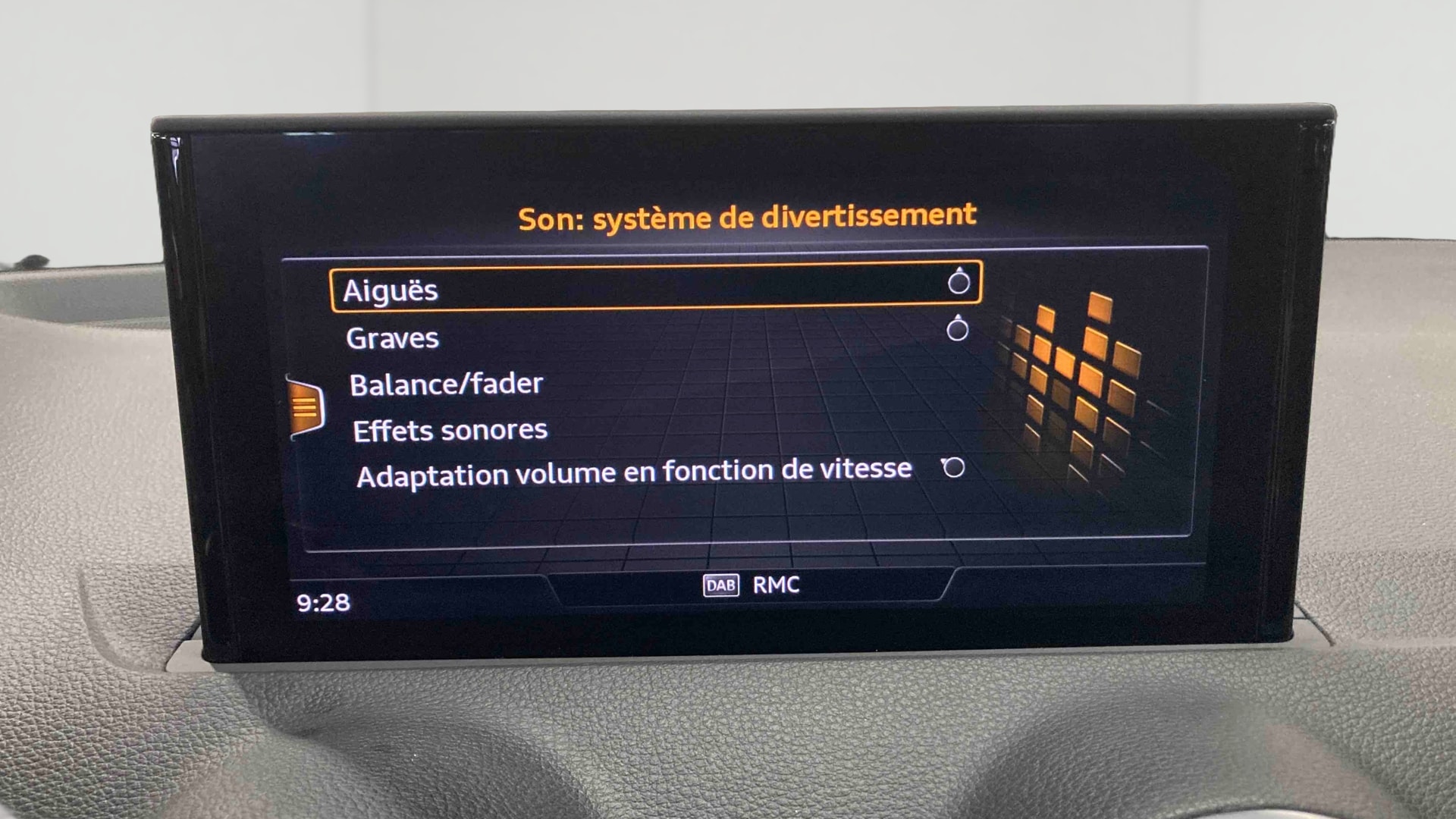 Audi Q2 35 TFSI 150 S tronic 7 Advanced — photo 18