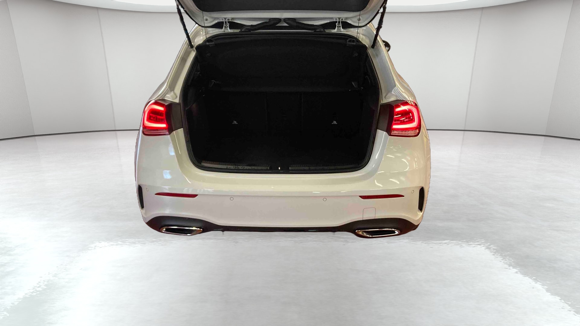 Mercedes-Benz Classe A 180 7G-DCT AMG Line — Coffre