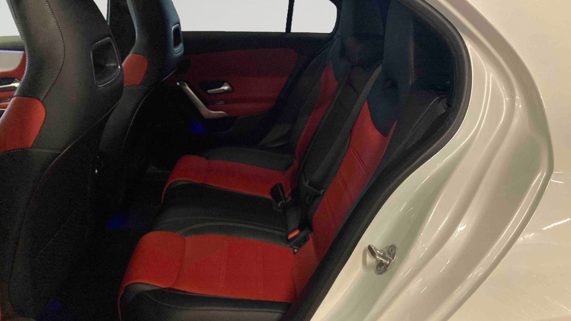 Mercedes-Benz Classe A 180 7G-DCT AMG Line — Siège arrière gauche
