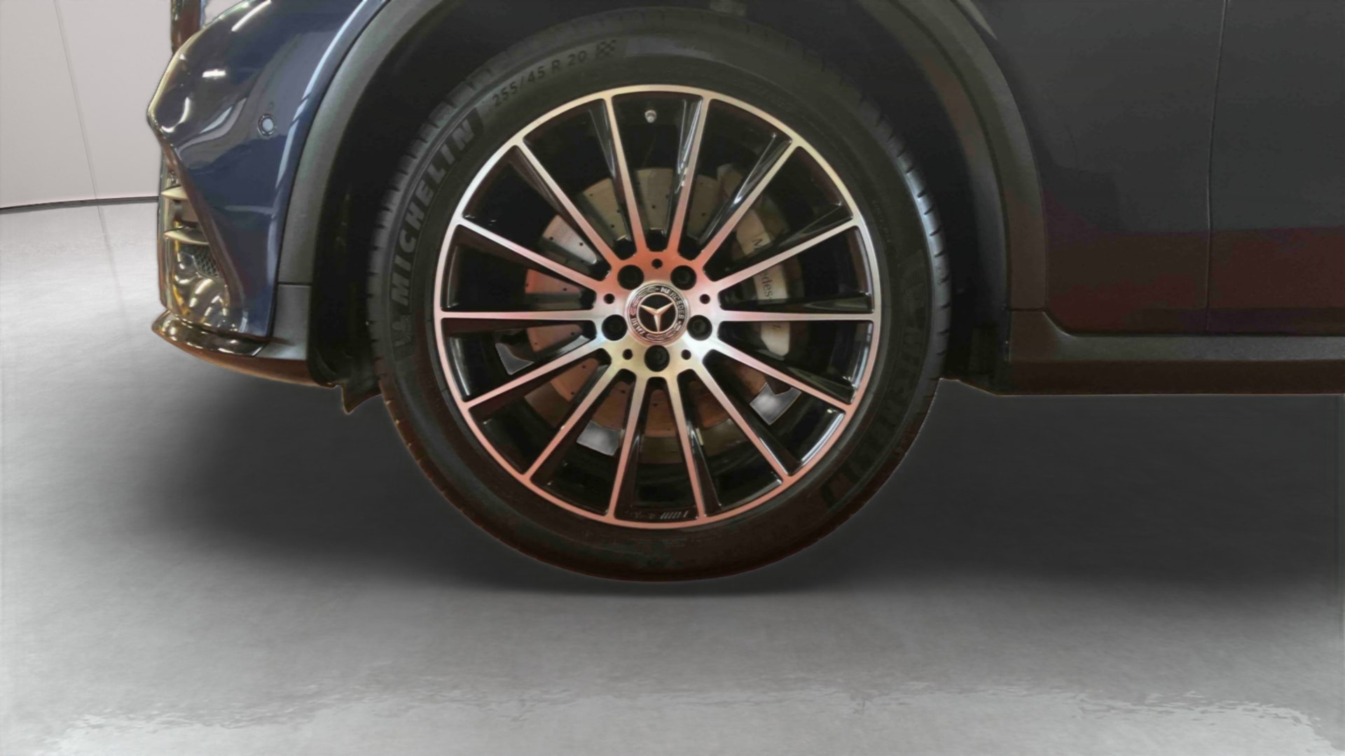 Mercedes-Benz Classe GLC 250 9G-Tronic 4Matic Sportline — Pneu avant gauche
