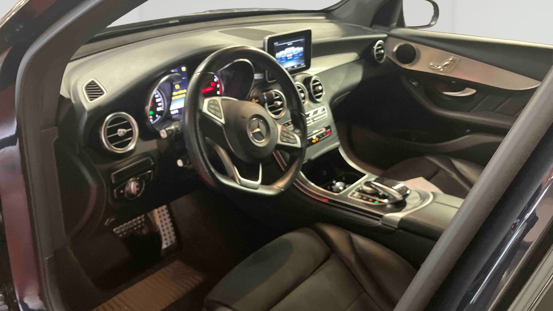 Mercedes-Benz Classe GLC 250 9G-Tronic 4Matic Sportline — Poste de pilotage