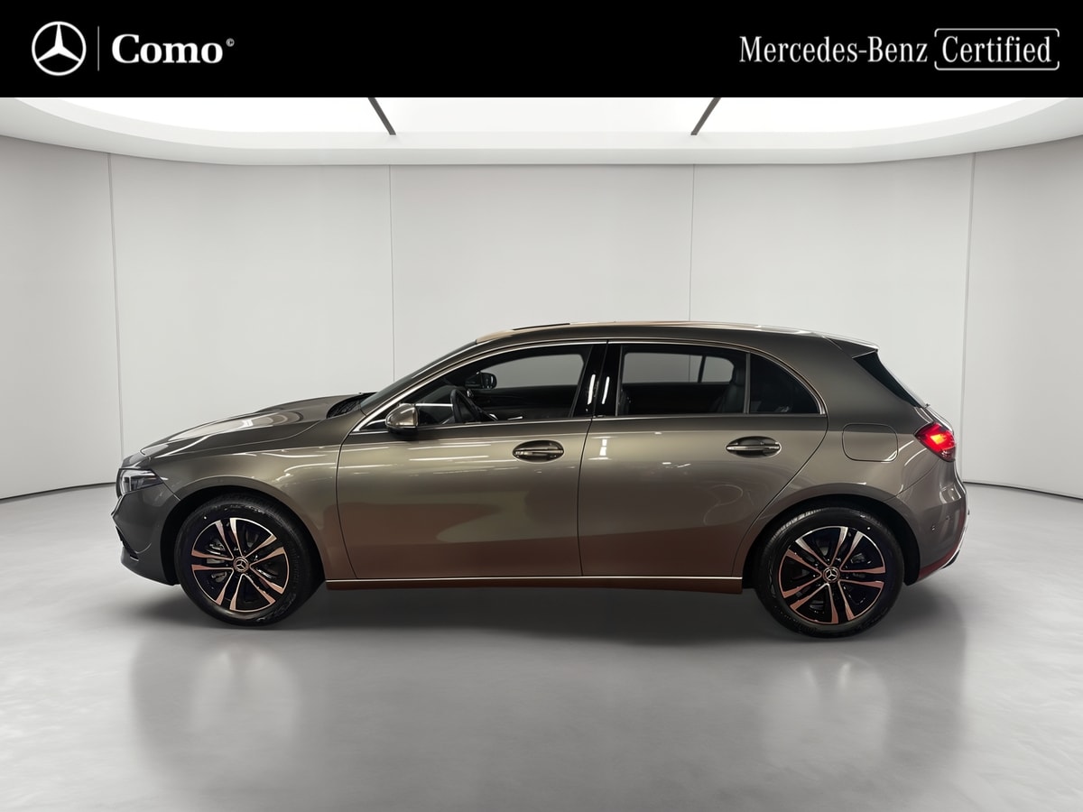 Mercedes-Benz Classe A 250 e Hybrid EQ Business Line — Profil gauche