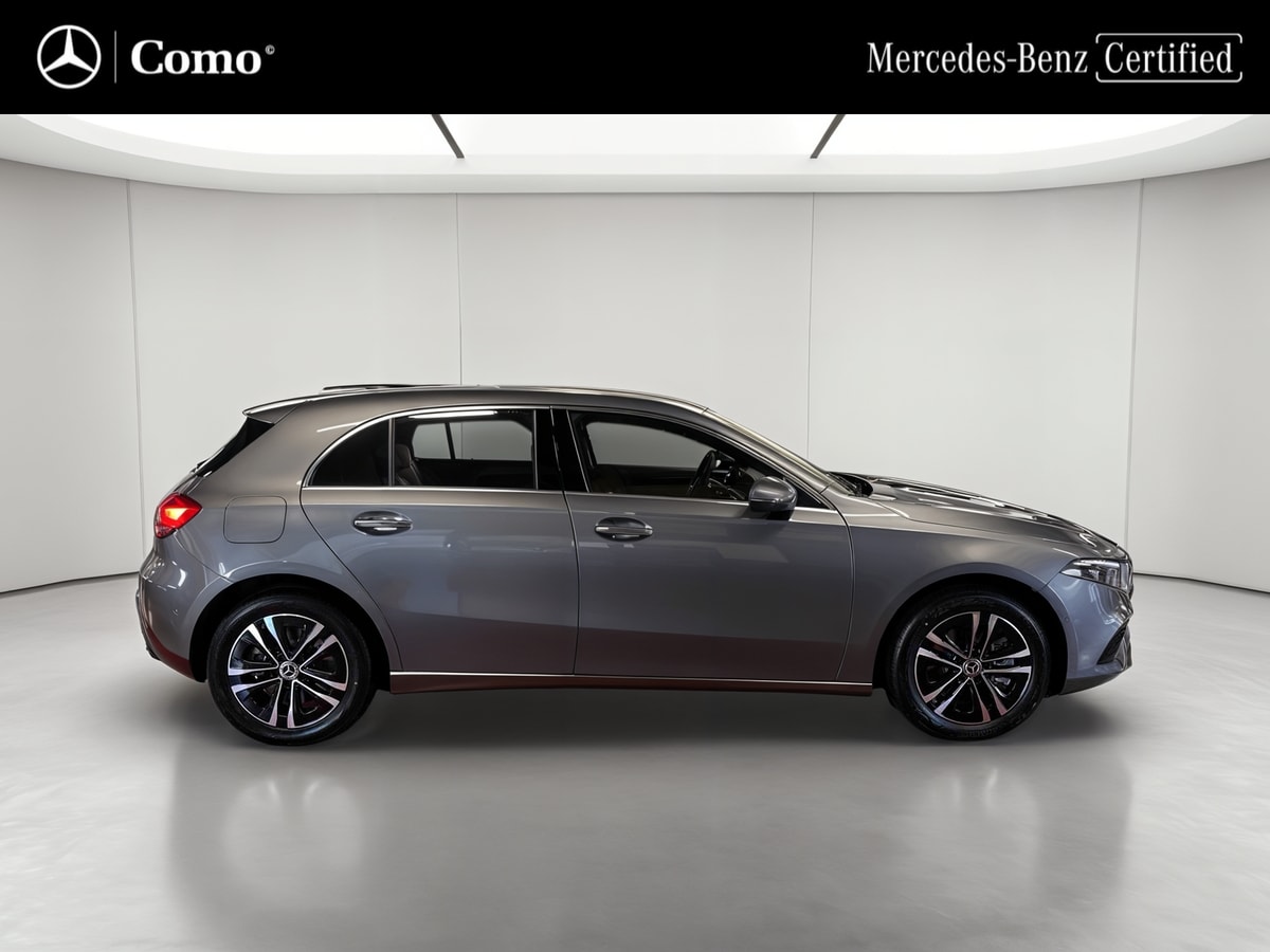 Mercedes-Benz Classe A 250 e Hybrid EQ Business Line — Profil droit