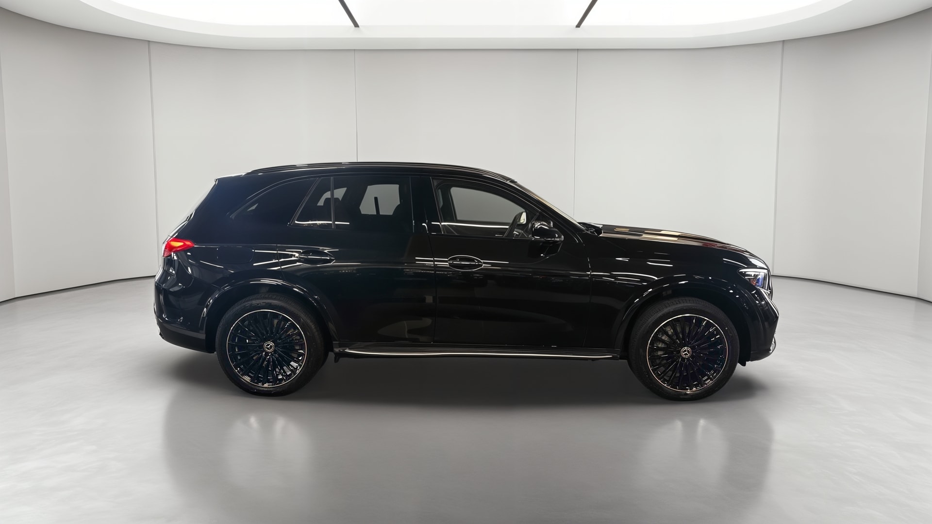 Mercedes-Benz GLC 300 e Hybrid EQ 4Matic AMG Line + — Profil droit