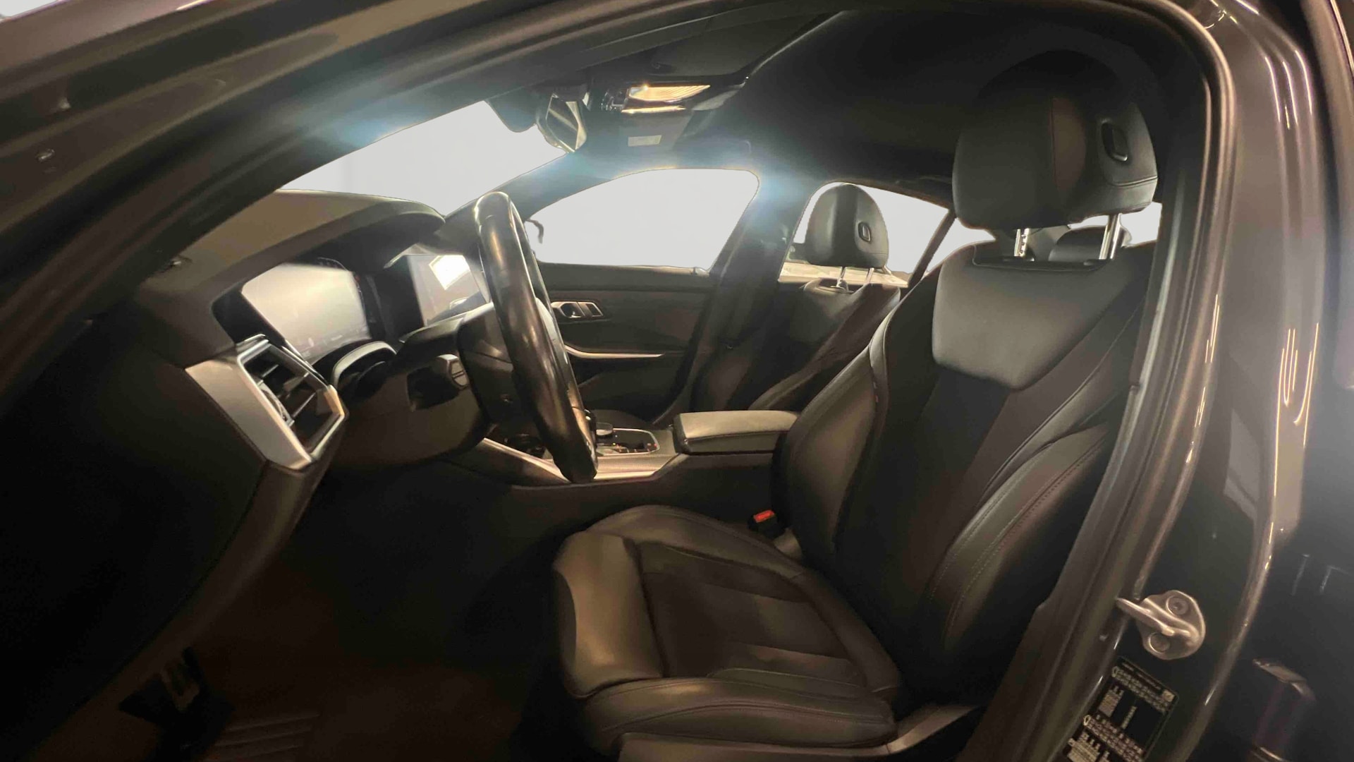 BMW Série 3 318d 150 ch BVA8 Lounge — Siège conducteur