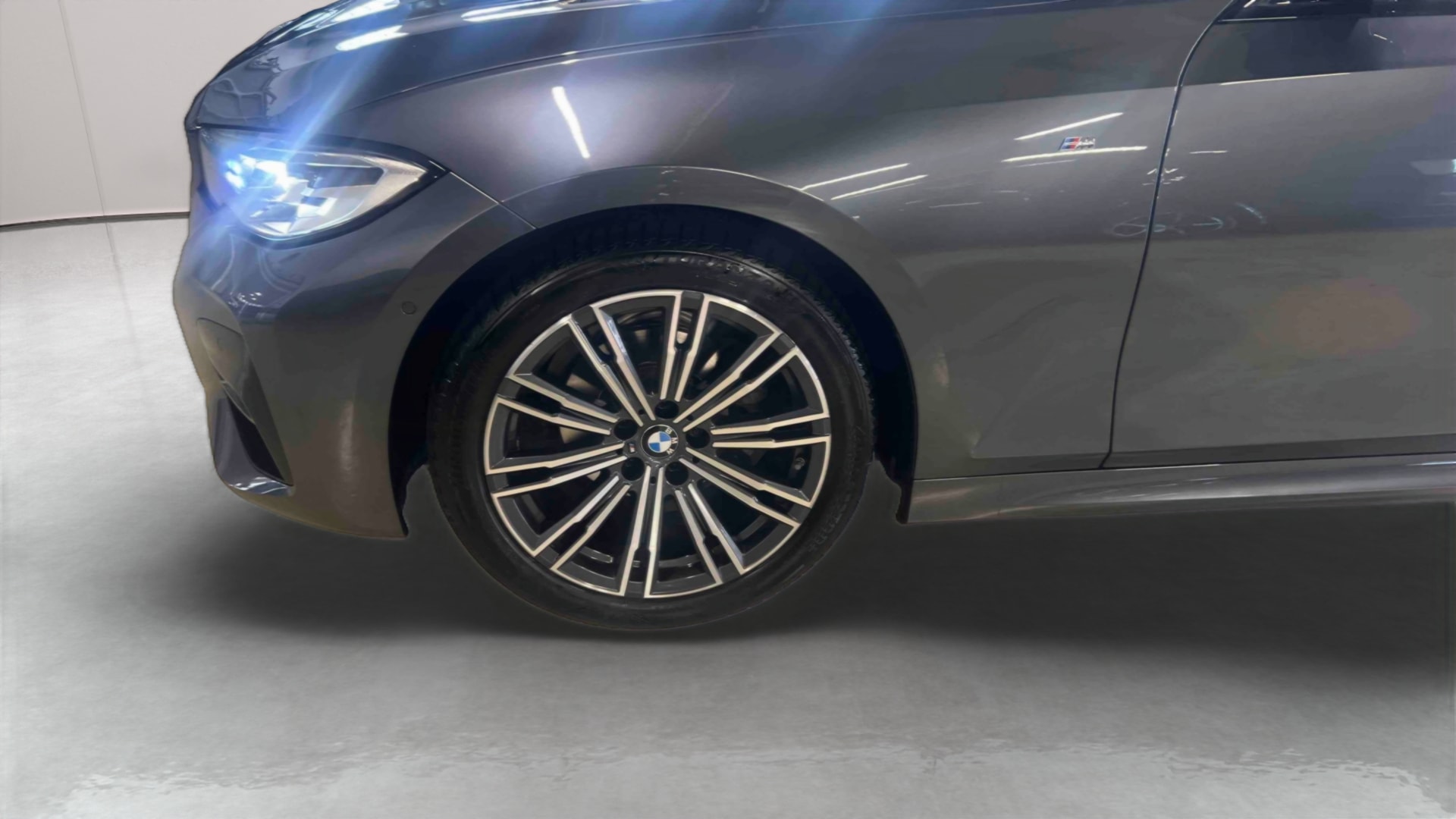 BMW Série 3 318d 150 ch BVA8 Lounge — Pneu avant gauche