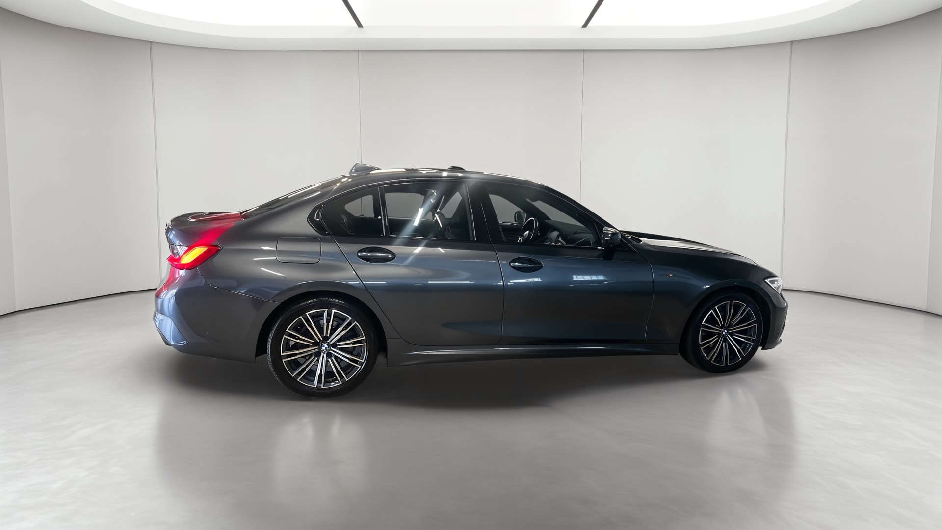 BMW Série 3 318d 150 ch BVA8 Lounge — Profil droit
