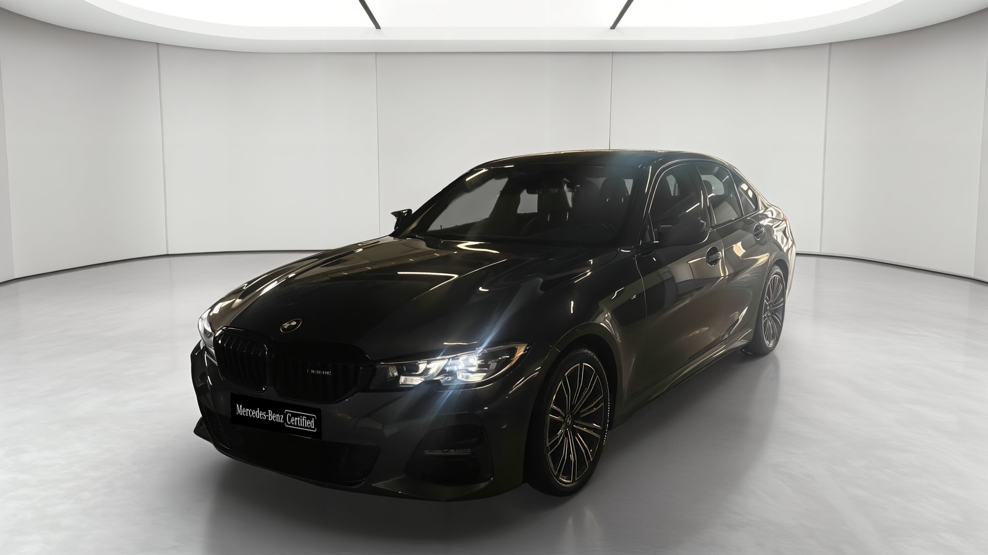 BMW Série 3 318d 150 ch BVA8 Lounge — 3/4 avant gauche
