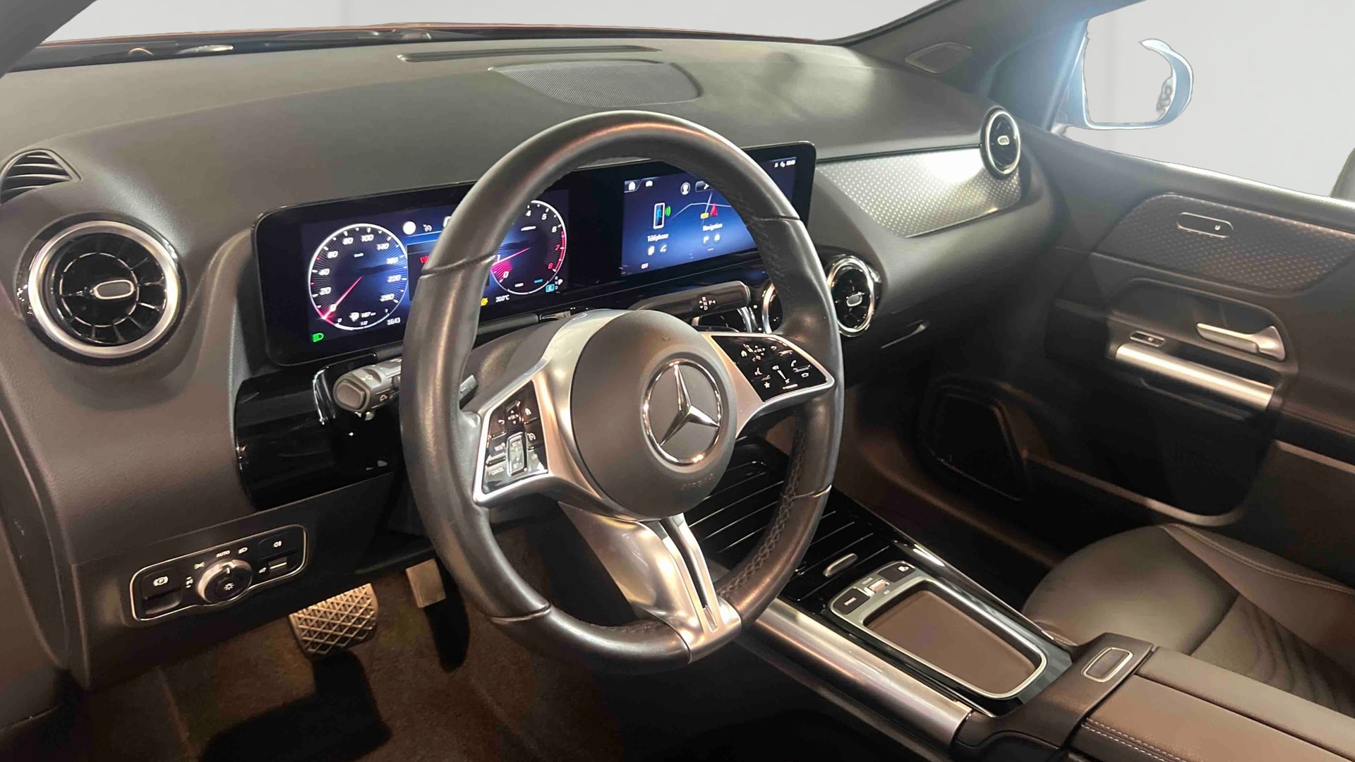 Mercedes-Benz Classe B 180 7G-DCT Progressive Line — Poste de pilotage
