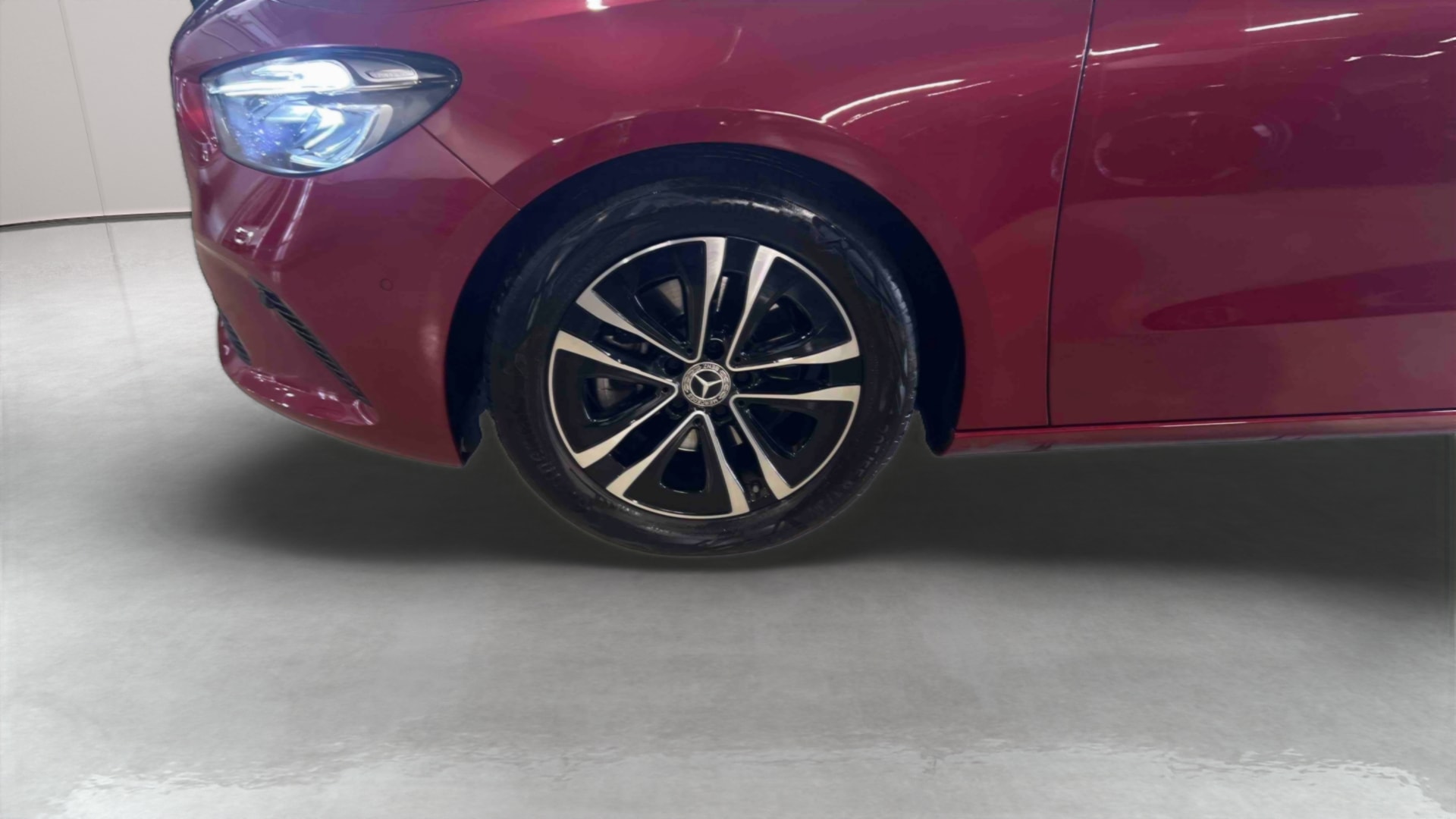 Mercedes-Benz Classe B 180 7G-DCT Progressive Line — Pneu avant gauche