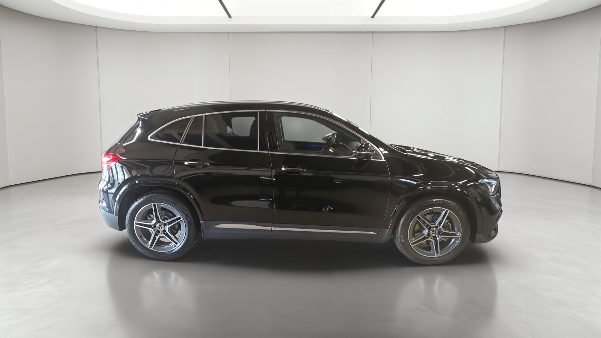 Mercedes-Benz GLA 200 d 8G-DCT Edition 140 — Profil droit