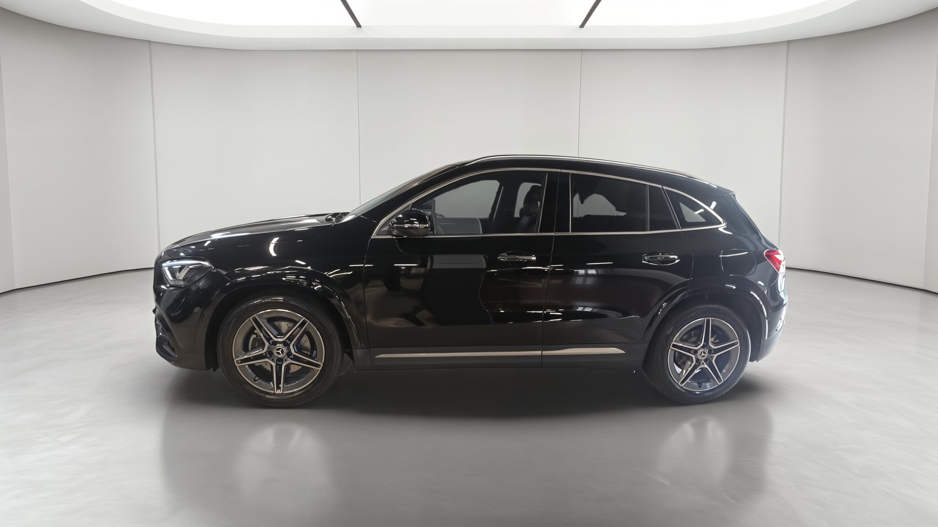 Mercedes-Benz GLA 200 d 8G-DCT Edition 140 — Profil gauche