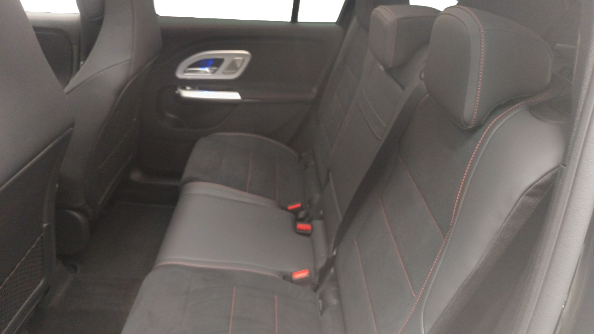 Mercedes-Benz GLB 200 4MATIC AMG Line — Siège arrière gauche