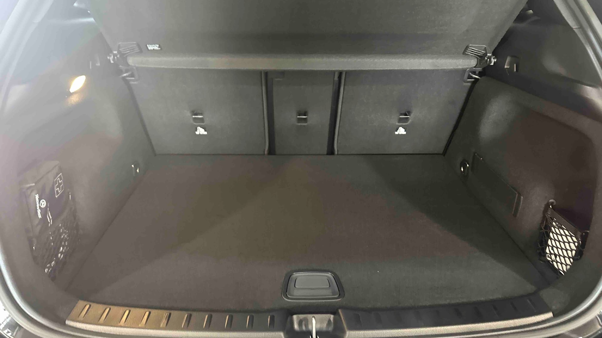 Mercedes-Benz EQA 250+ AMG Line — Coffre