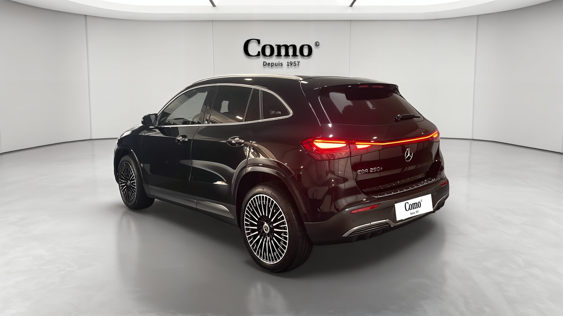 Mercedes-Benz EQA 250+ AMG Line — 3/4 arrière gauche