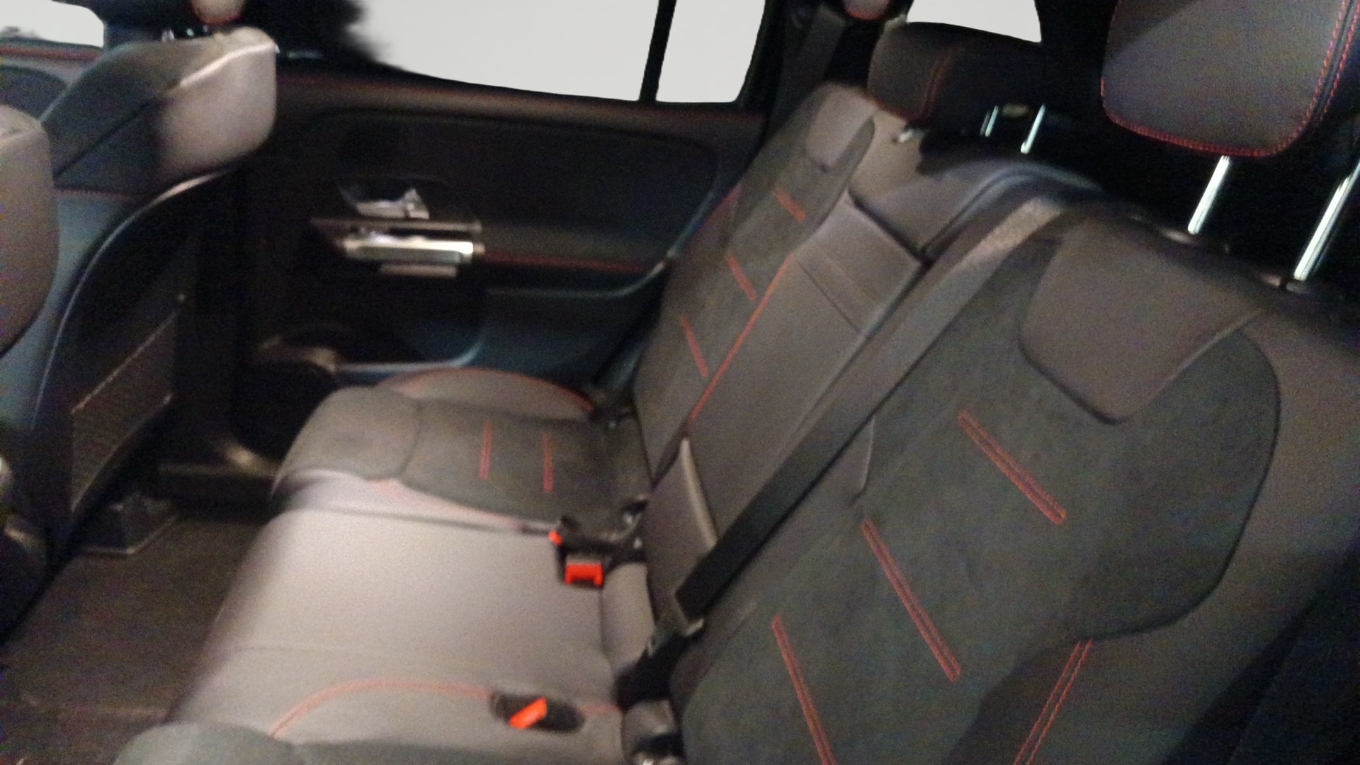Mercedes-Benz GLB 200 d 8G-DCT AMG Line — Siège arrière gauche