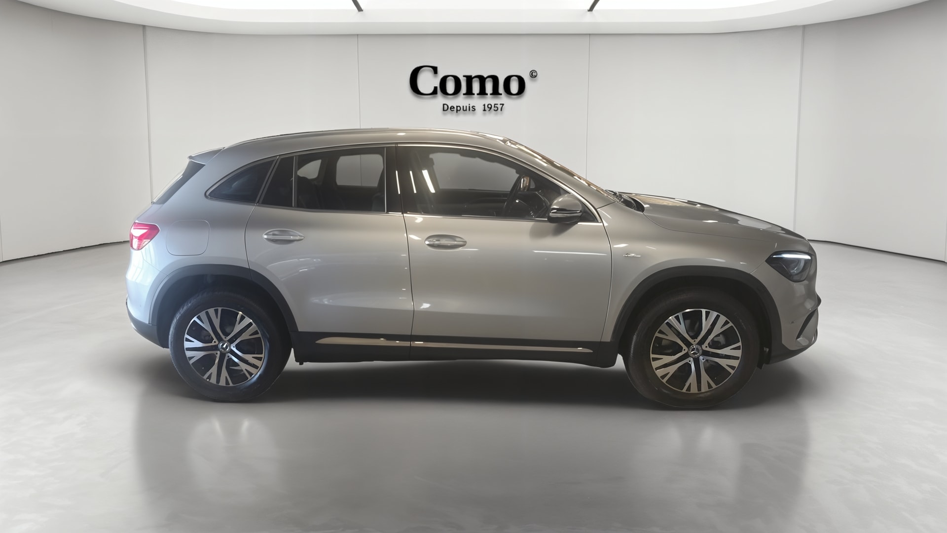 Mercedes-Benz GLA 250 e Hybrid EQ 8G-DCT Business Line — Profil droit