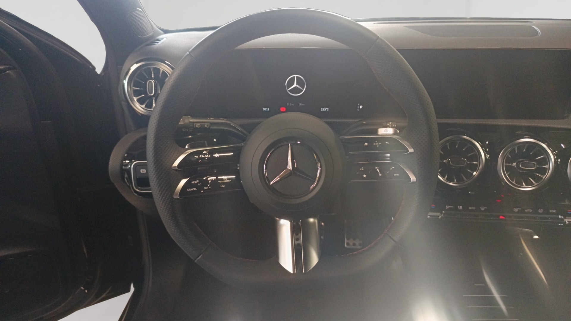 Mercedes-Benz Classe A 200 d AMG Line — Poste de pilotage