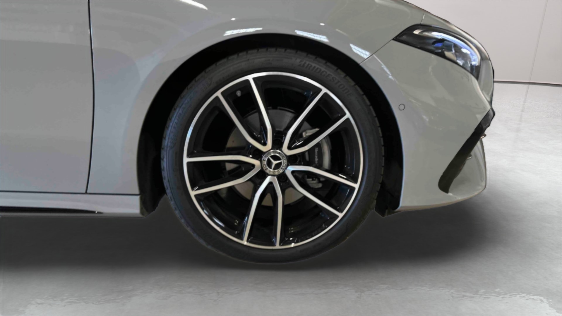 Mercedes-Benz Classe A 200 d AMG Exclusive Design — Pneu avant gauche