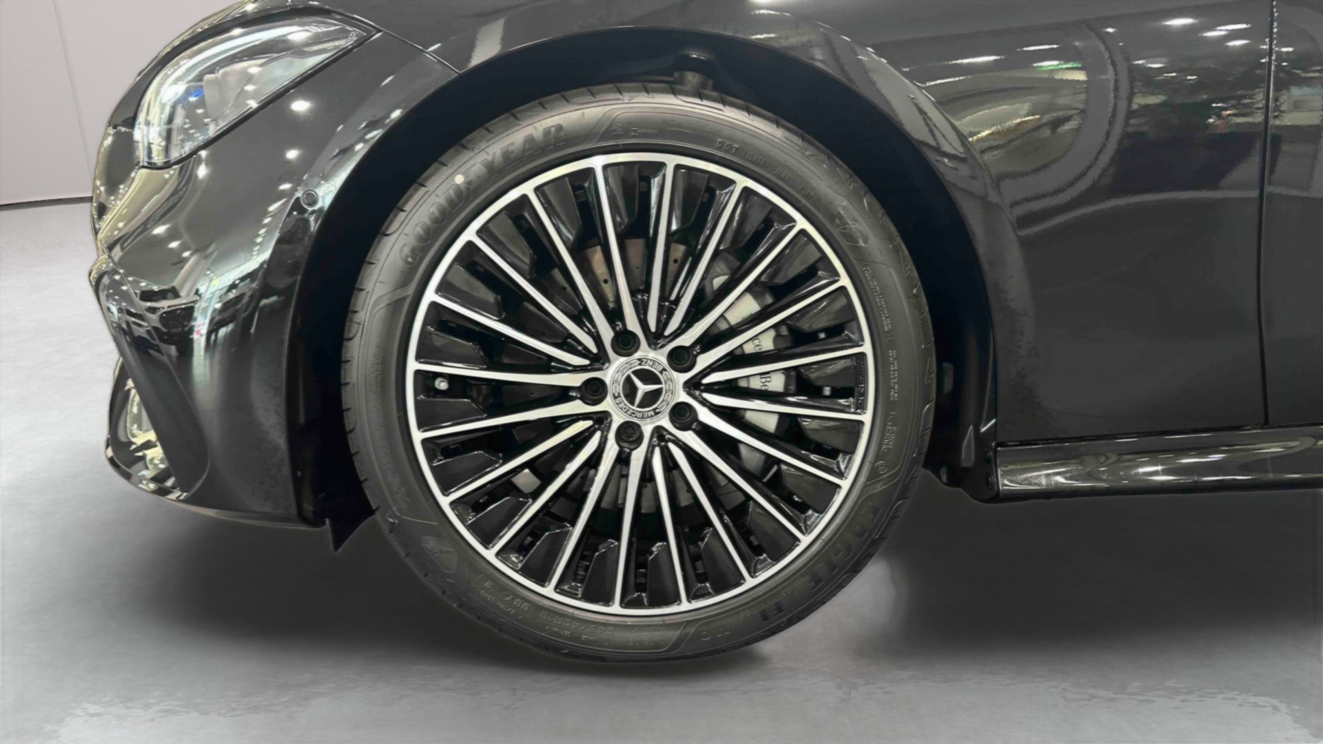 Mercedes-Benz CLE Cabriolet 200 9G-Tronic AMG Line — Pneu avant gauche